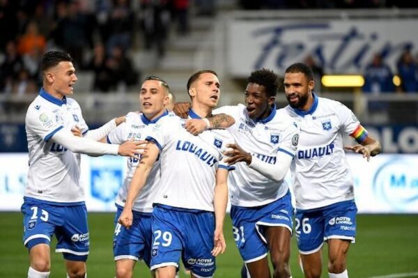 Soi kèo AJ Auxerre vs Olympique Lyonnais, 3h00 ngày 18/2, Ligue 1